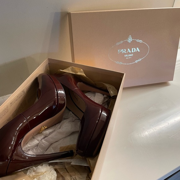 *mint* condition PRADA heels - Picture 1 of 12